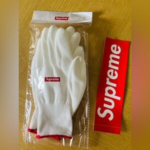Supreme Rubberized Gloves & box logo sticker